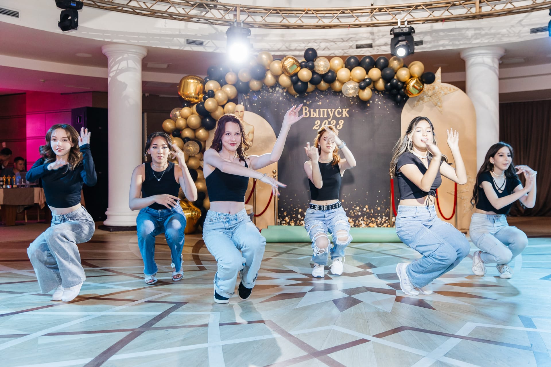 Диджей и танцы